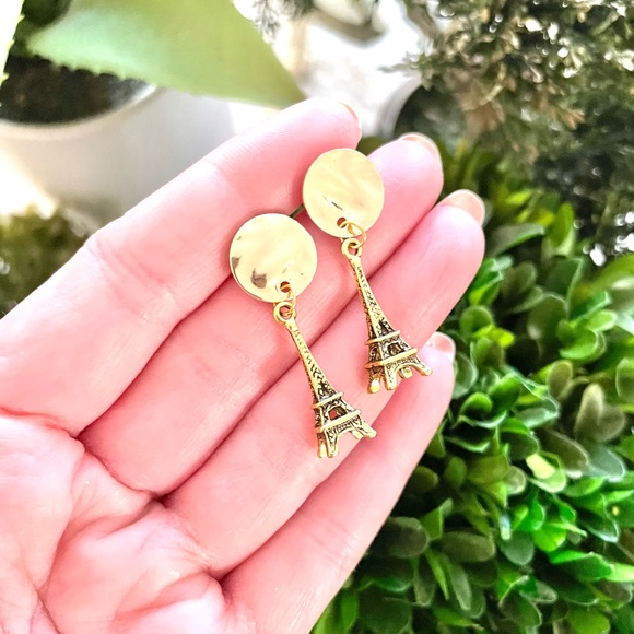 Golden Eiffel Tower Earrings - Picture 4 of 5